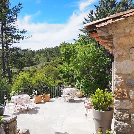 Chambre Familiale Avec Terrasse Aux Portes Du Verdon Lägenhet Trigance Exteriör bild