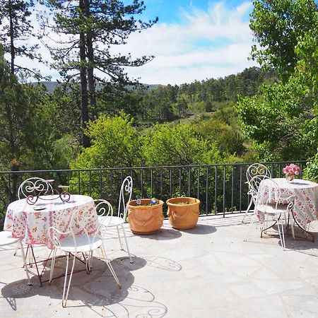 Chambre Familiale Avec Terrasse Aux Portes Du Verdon Lägenhet Trigance Exteriör bild