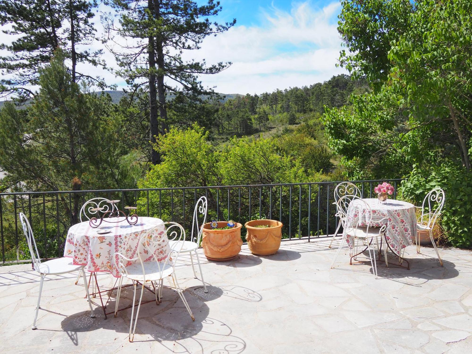 Chambre Familiale Avec Terrasse Aux Portes Du Verdon Lägenhet Trigance Exteriör bild