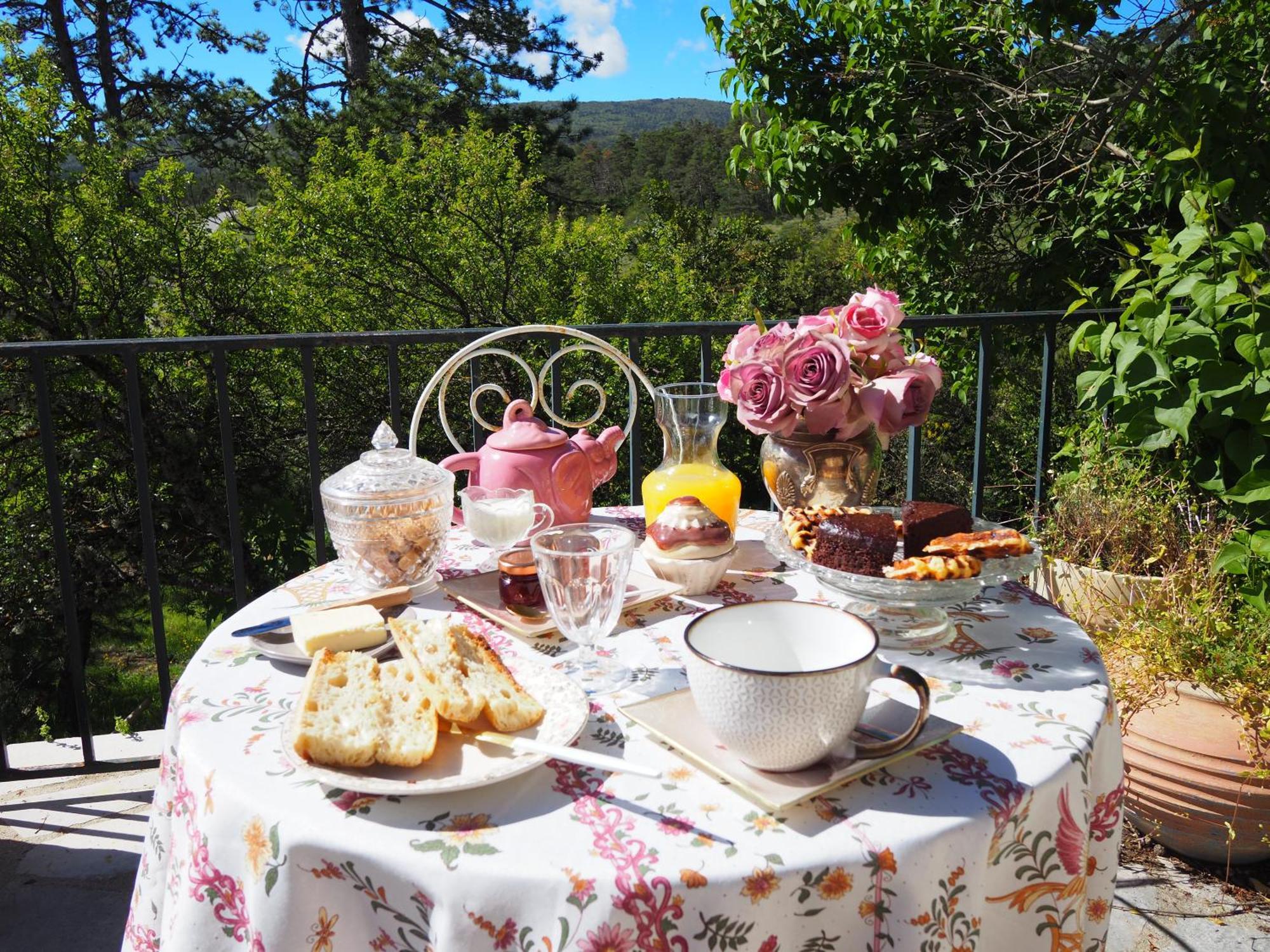 Chambre Familiale Avec Terrasse Aux Portes Du Verdon Lägenhet Trigance Exteriör bild